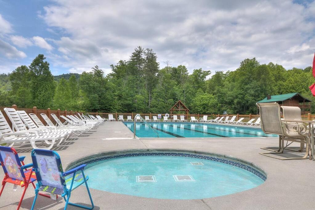 The Moondance Cabin By Lightfoot Stays Vacation Rentals Sevierville Luaran gambar